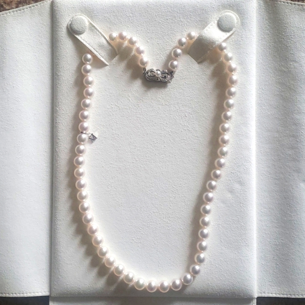 MIKIMOTO Pearl Necklace